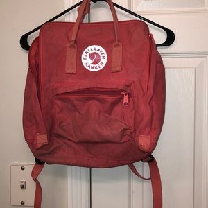 fjallraven Kanken bookbag